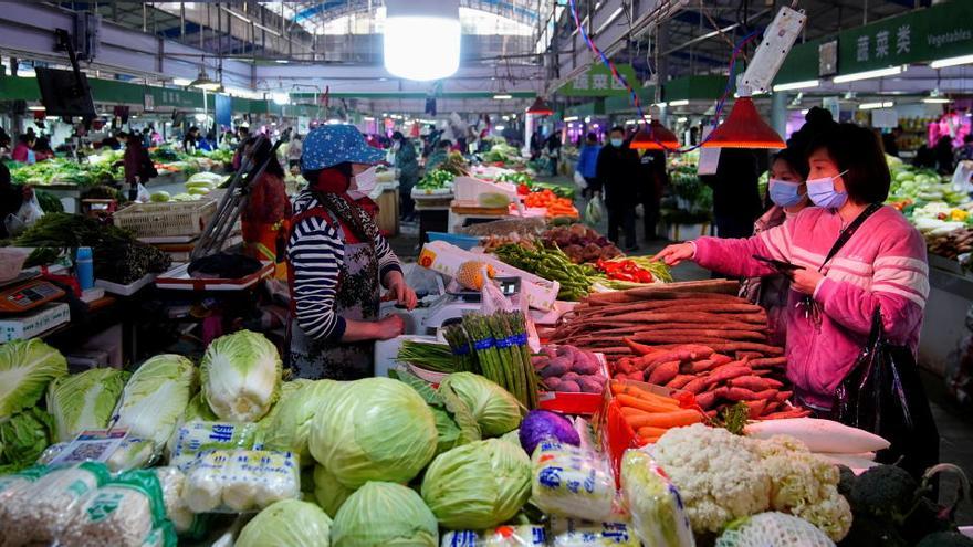 Un mercat a la ciutat xinesa de Wuhan