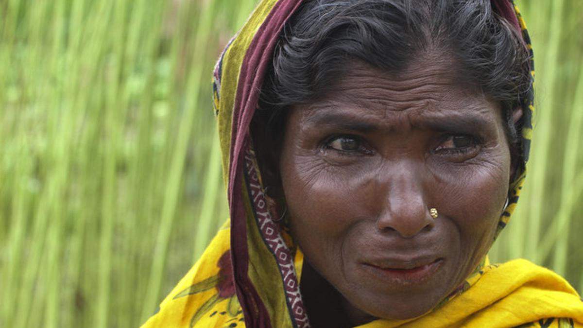 Una mujer bangladesí, emocionada tras saber del histórico acuerdo entre la Índia y Bangladés.