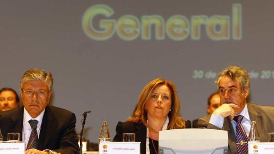 Modesto Crespo, María Dolores Amorós y Ángel Martínez, en la última asamblea.