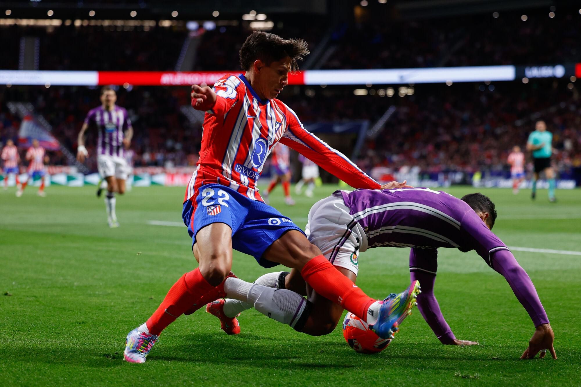 Giuliano Simeone of Atletico de Madrid and Henrique Silva Milagres of Real Valladolid in action during the Spanish League, LaLiga EA Sports, football match played between Atletico de Madrid and Real Valladolid at Riyadh Air Metropolitano stadium on April 14, 2025, in Madrid, Spain. AFP7 14/04/2025 ONLY FOR USE IN SPAIN. Dennis Agyeman / AFP7 / Europa Press;2025;SPAIN;SPORT;ZSPORT;SOCCER;ZSOCCER;Atletico de Madrid v Real Valladolid - LaLiga EA Sports;