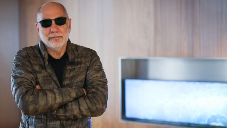 Guillermo Arriaga: «La obligación de la literatura es devolver peso a lo que pasa»