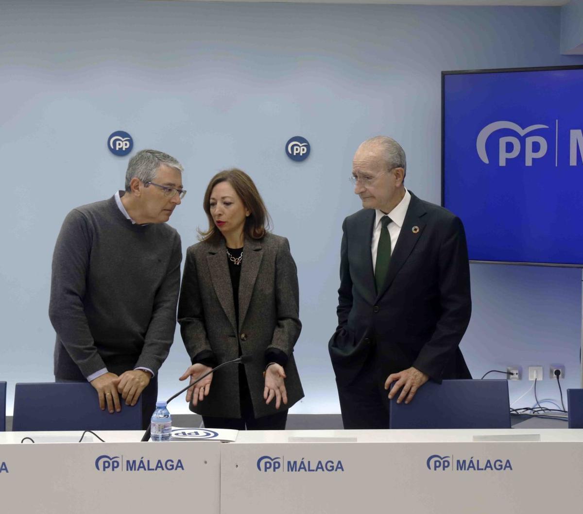 Francisco Salado, Patricia Navarro y Francisco de la Torre en un acto del PP de Málaga. | ÁLEX ZEA