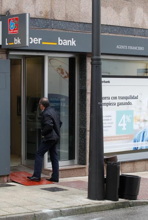 Olloniego, tras el atraco a una sucursal bancaria.