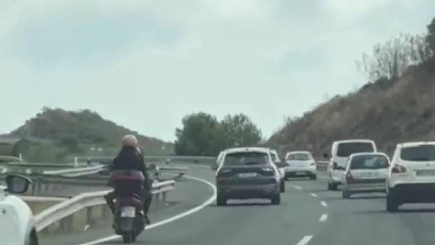 Captura del vídeo de la moto segundos antes del accidente.