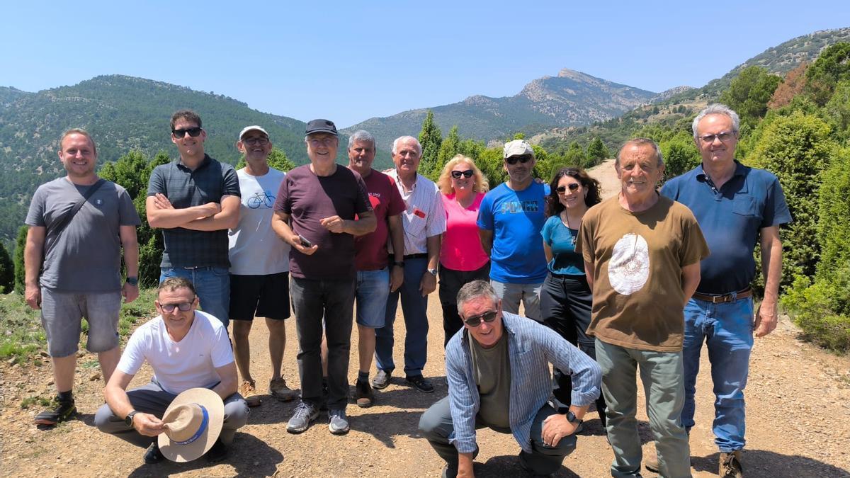 Foto de família dels participants en la trobada que va organitzar el Fòrum de la Nova Ruralitat en Xodos.