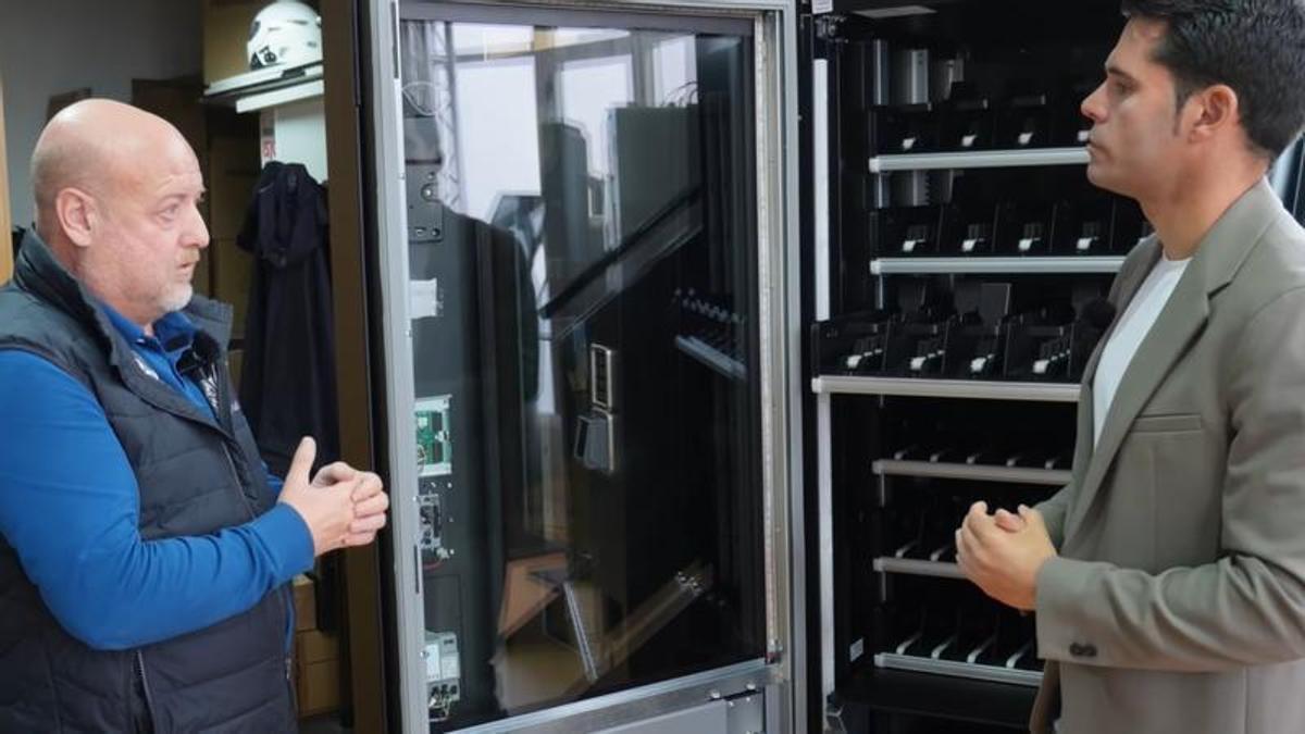 José, propietario de una empresa de máquinas expendedoras.