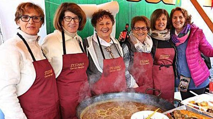 Uno de los equipos que participó el año pasado en el concurso mundial de &#039;arròs de matances&#039; de Sant Antoni.