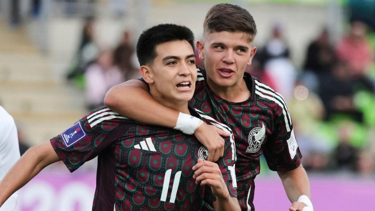 Gilberto Mora celebra uno de sus goles en el Mundial Sub-20