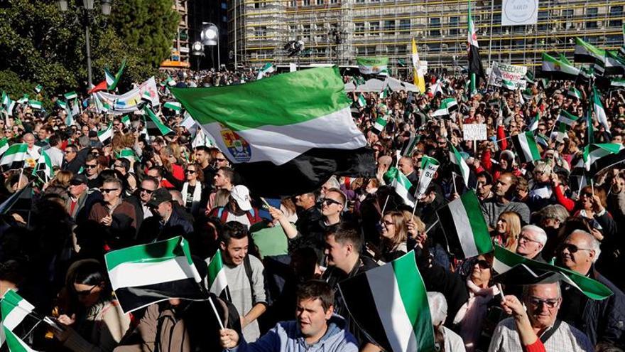 UGT propondrá la convocatoria de una «gran manifestación» por el tren