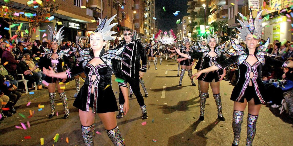 De mantenerse las previsiones, sí que habrá este domingo desfile del Carnaval de Vinaròs.