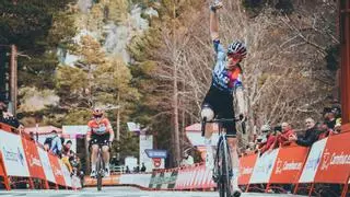 Vollering, mucho más líder de la Vuelta femenina