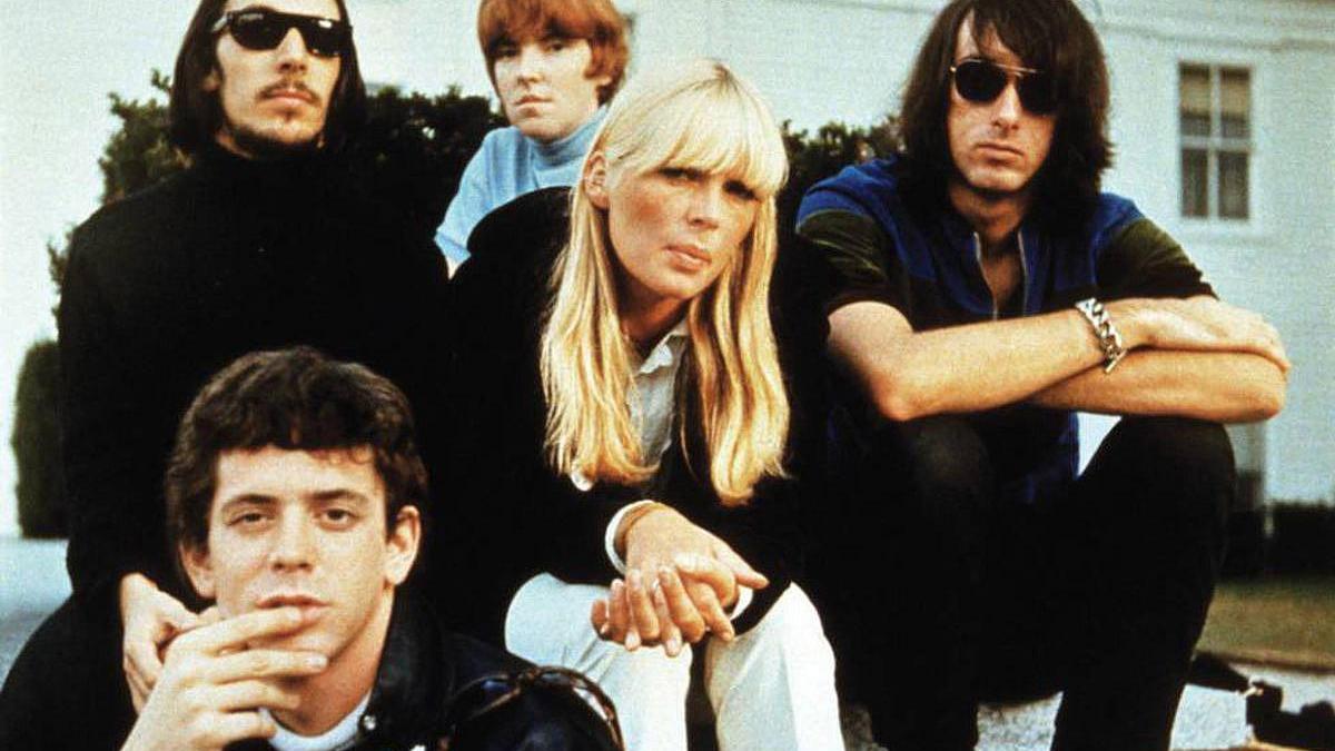 De izda. a dcha. empezando por atrás, los miembros de The Velvet Underground John Cale, ‘Moe’ Tucker, Nico y Sterling Morrison. Delante, Lou Reed.