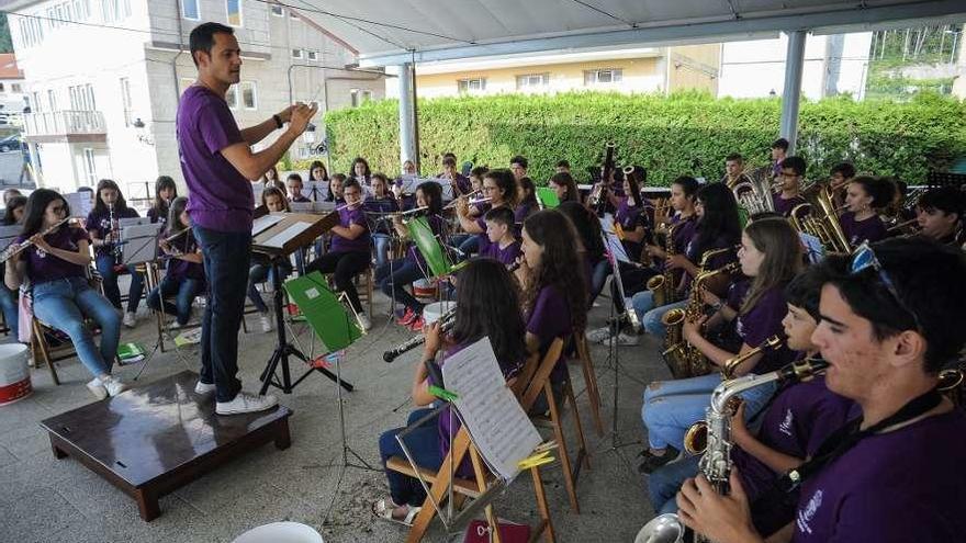 Concierto celebrado ayer por los alumnos del campamento musical de Meaño. // Iñaki Abella