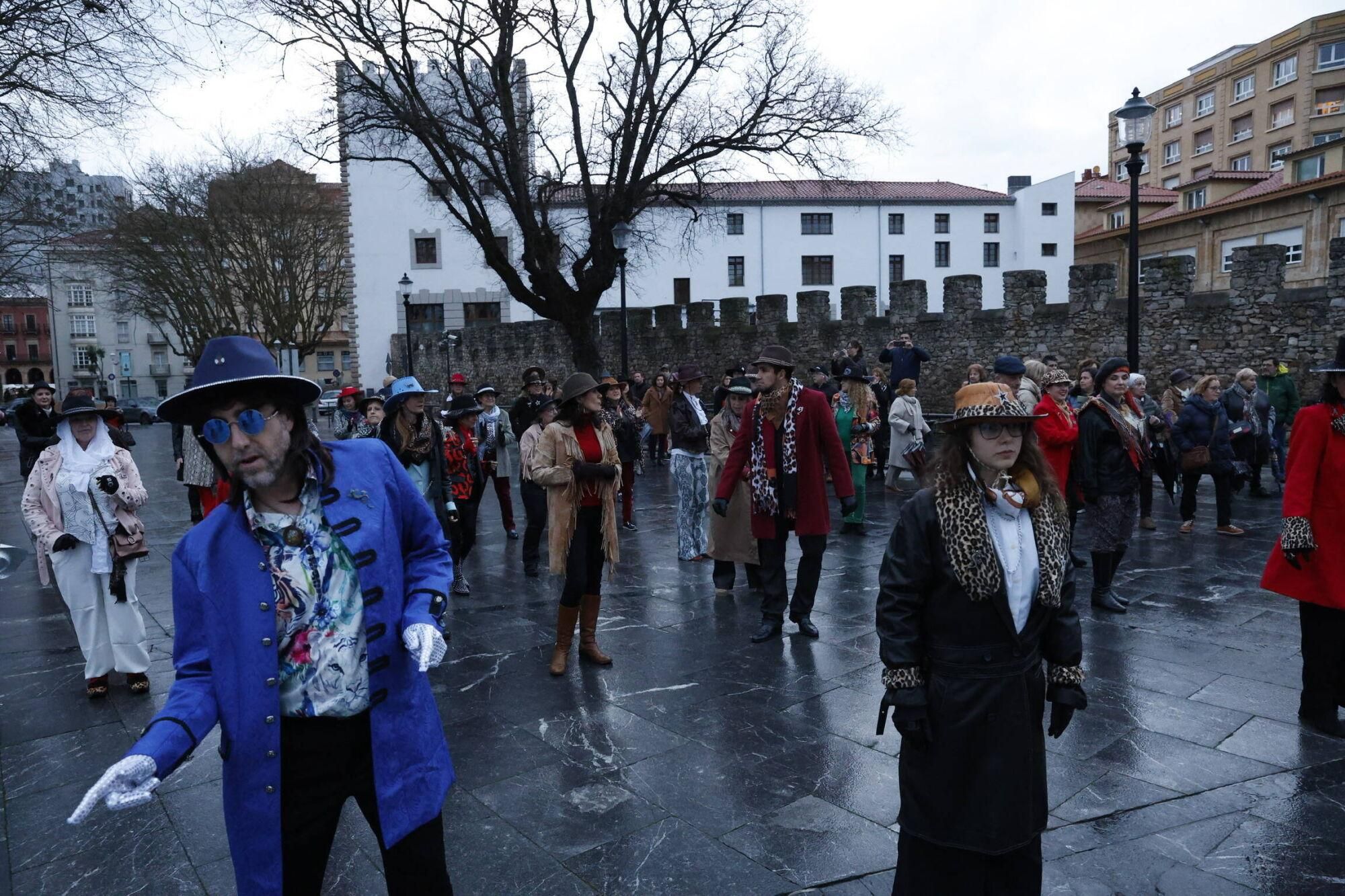 EN IMÁGENES: Flashmob en honor a Tino Casal en Gijón