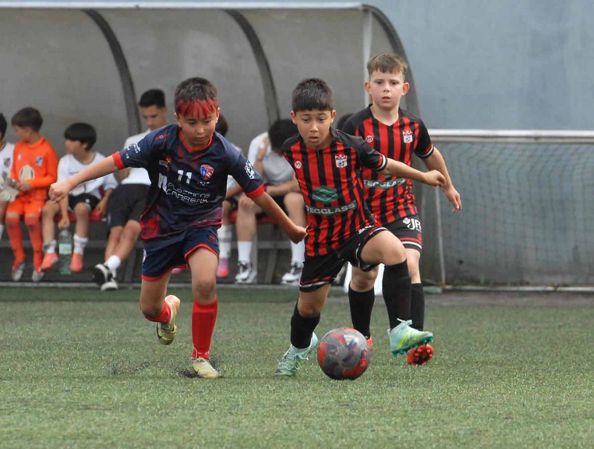 Un encuentro de la Escola de Fútbol Lalín.
