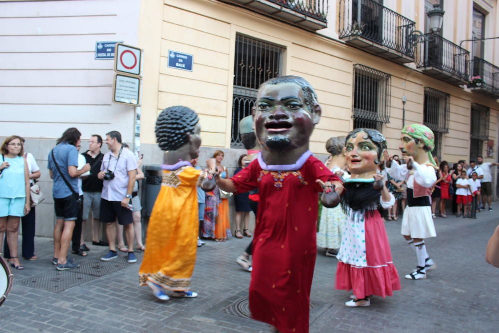 Procesión en el Barrio del Carmen y "cant de la carxofa"