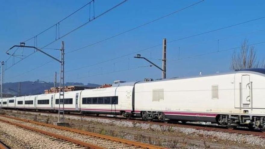 Uno de los trenes Avril, en Gijón. | Renfe