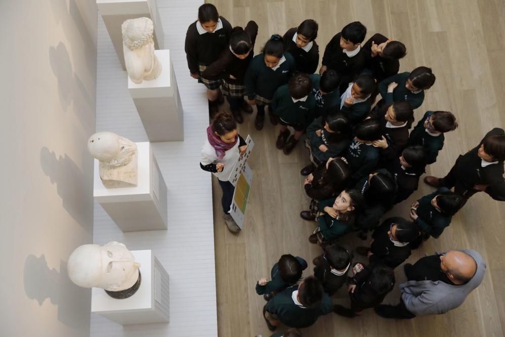 Visita de los alumnos del colegio Santa Teresa al Museo de Bellas Artes