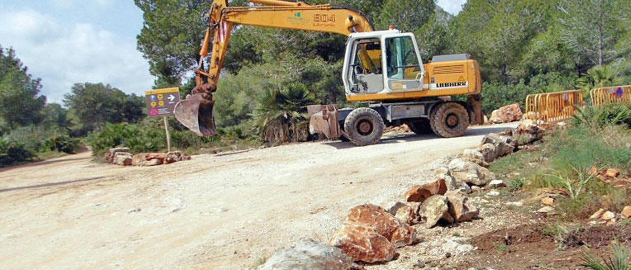 Piedras para no aparcar en el Montgó