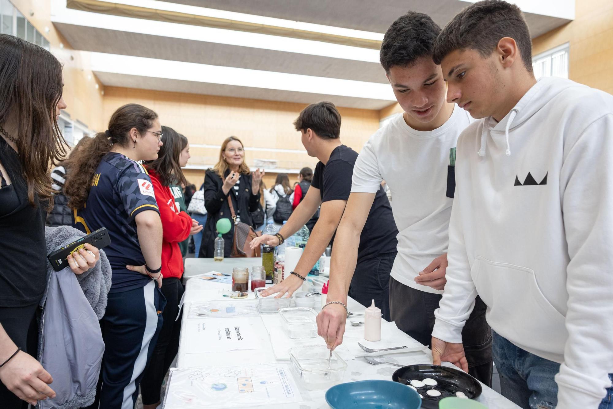 El décimo aniversario de Firujiciència congrega a más de tres mil personas en el campus