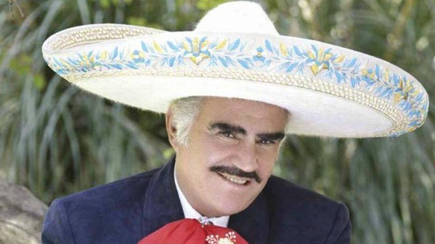 El cantante mexicano Vicente Fernández rechazó un trasplante por temor de que el donante fuera gay