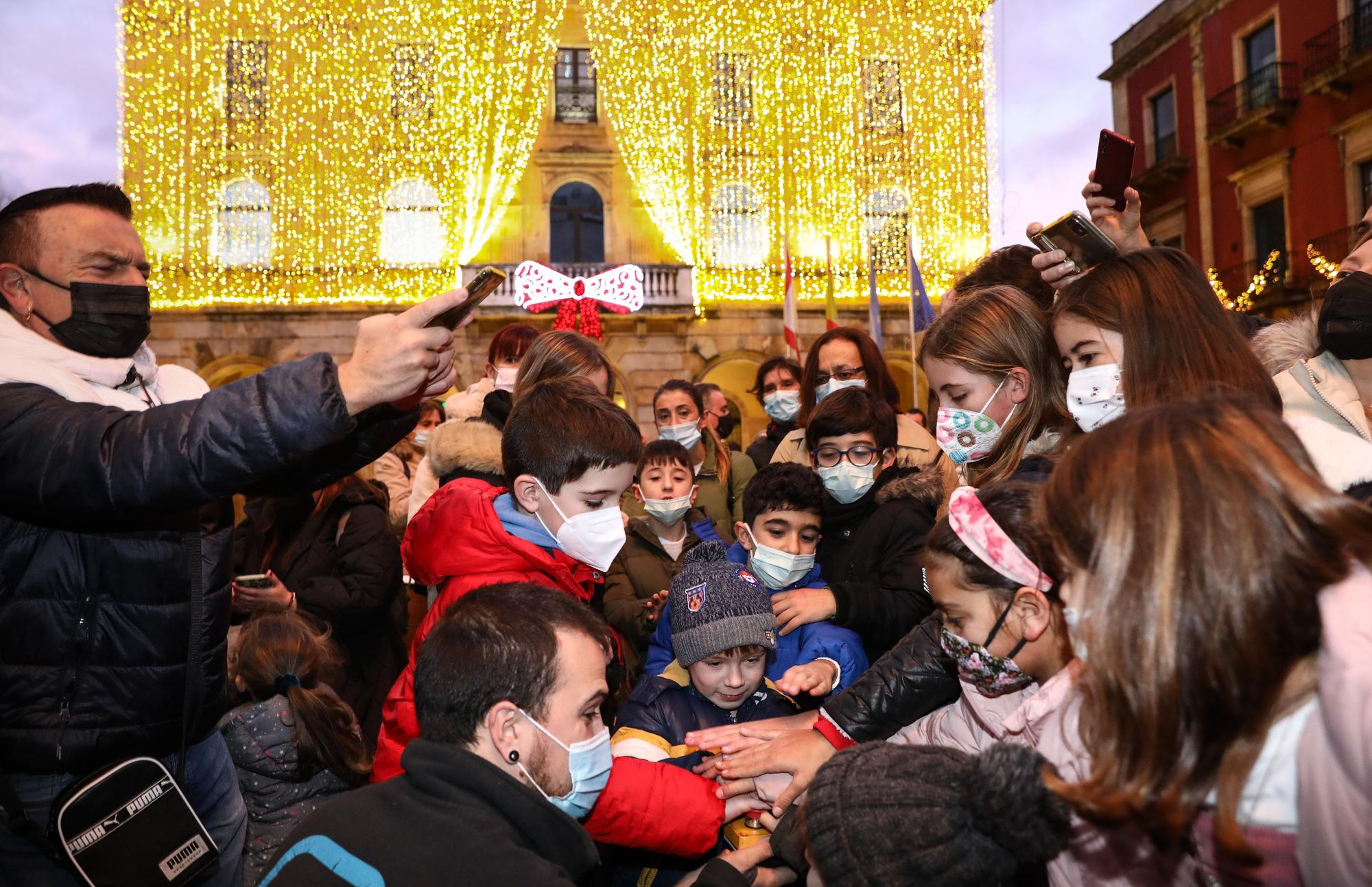 Gijón celebra el encendido del alumbrado navideño