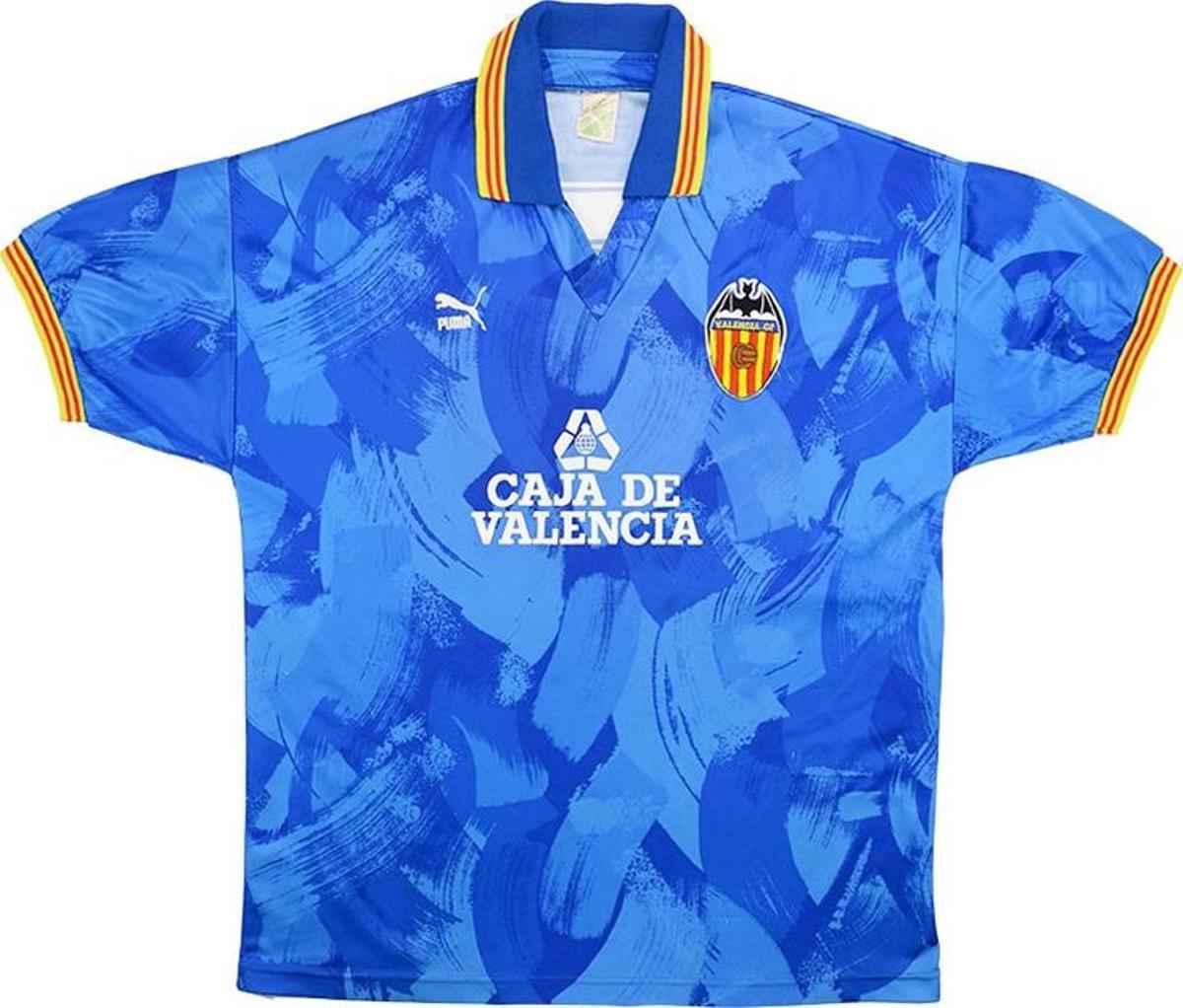 Camiseta alternativa en color azul del Valencia en las temporadas 1990/1991 y 1991/1992