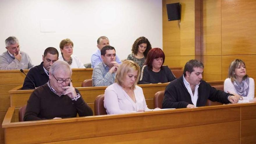 Concejales del Gobierno local durante el pleno celebrado ayer.