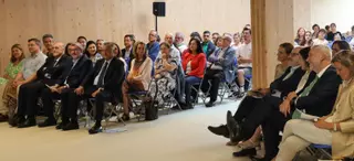 Los egresados con carreras de éxito vuelven a «casa» para recoger premio