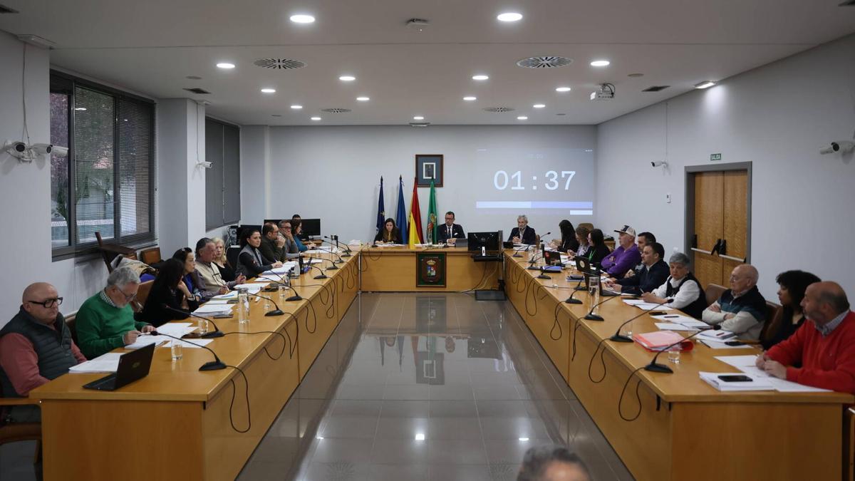 Castrillón pretende evitar un «tarifazo» en el agua repercutiendo al presupuesto los incrementos en al recibo que exige la concesionaria