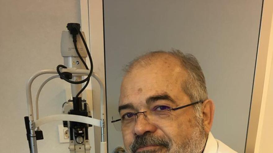 El oftalmólogo Javier González. // FdeV