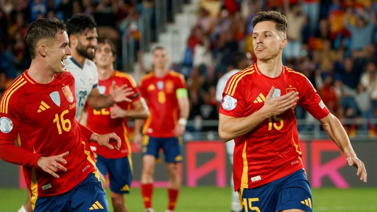 Bryan Zaragoza celebra su gol ante Suiza
