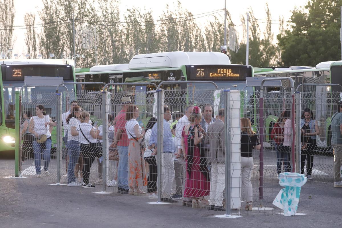 Córdoba Feria de Mayo recinto ferial de El Arenal parada de Aucorsa autobuses