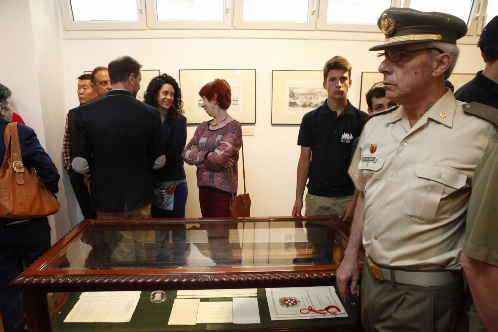 Un encuentro en la costa gijonesas y un homenaje a Alvargonzález