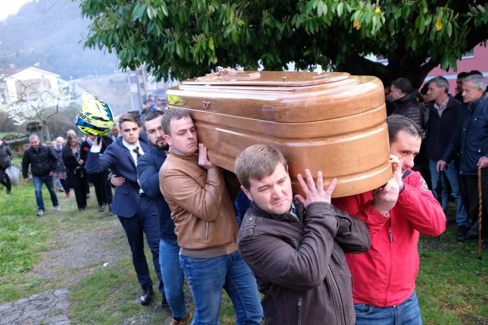 Funeral en Cabañaquinta por Enol Megido