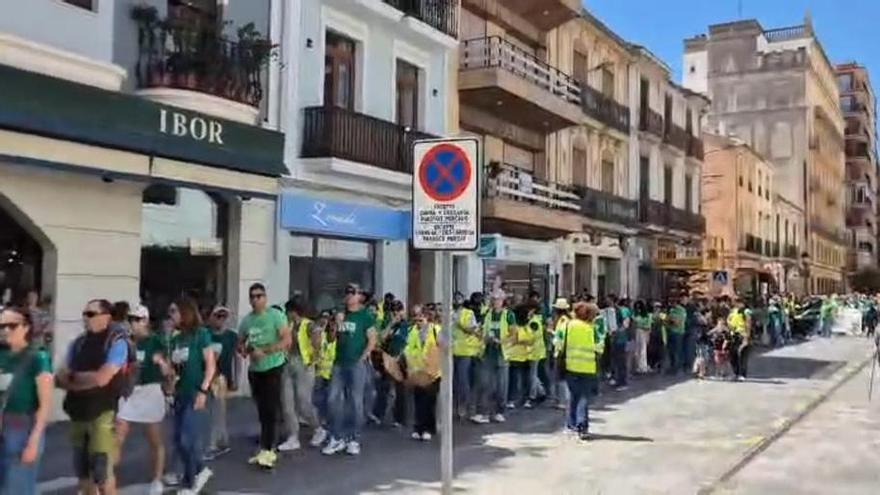 La marea verde recorre Algemesí tras la polémica con el alcalde por la graduación “encubierta”