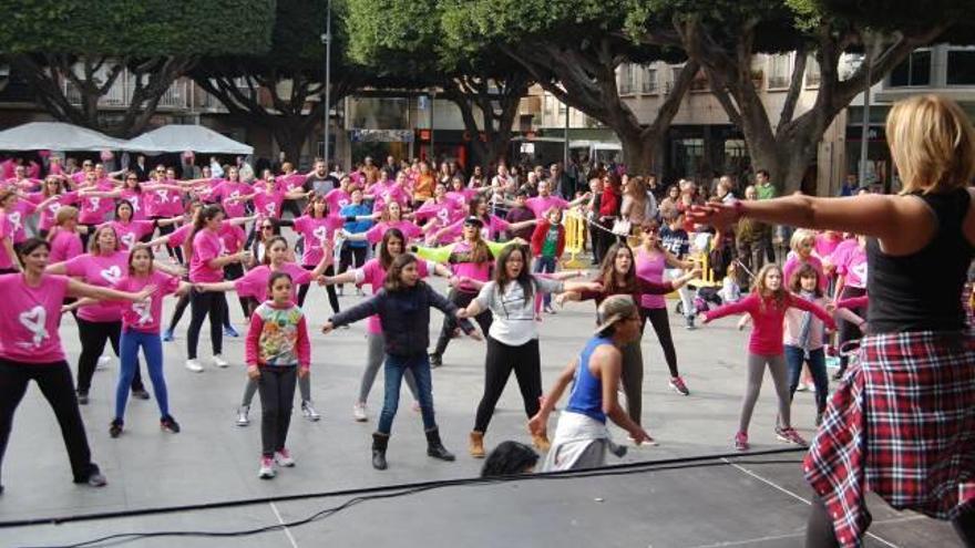 Almoradí «baila» contra el cáncer