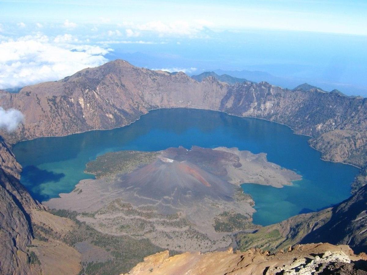 Cráter ocasionado por el Tambora