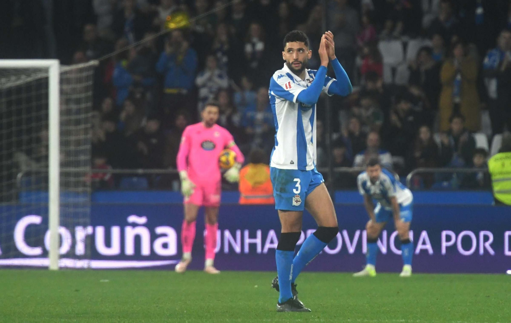 El Deportivo doblega al Almería en Riazor (3-1)