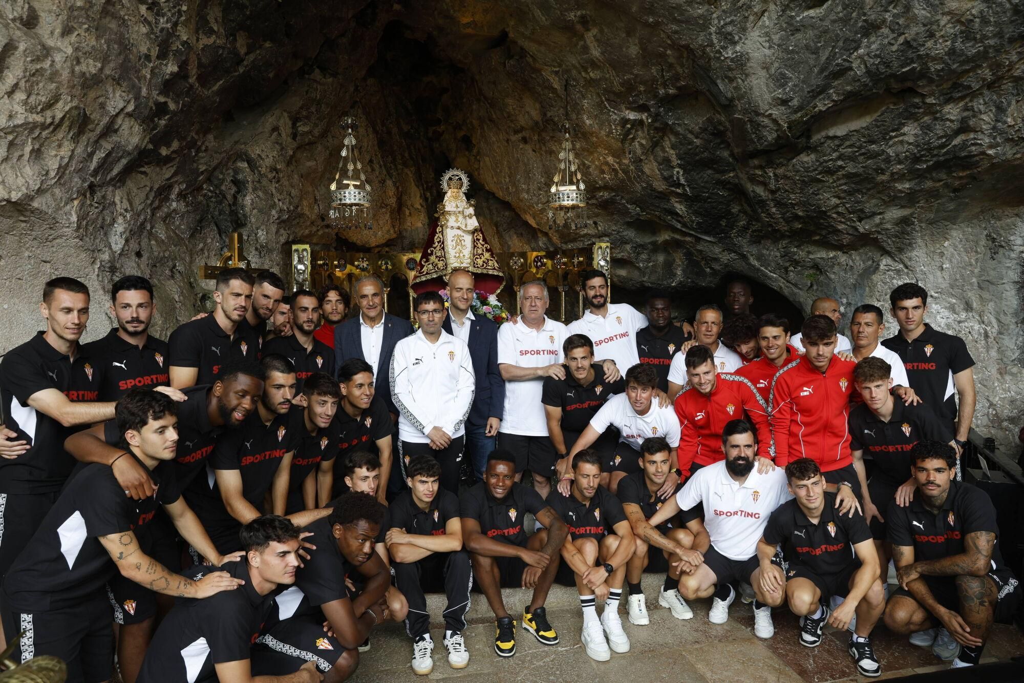 EN IMÁGENES: Visita del Sporting a La Santina en Covadonga