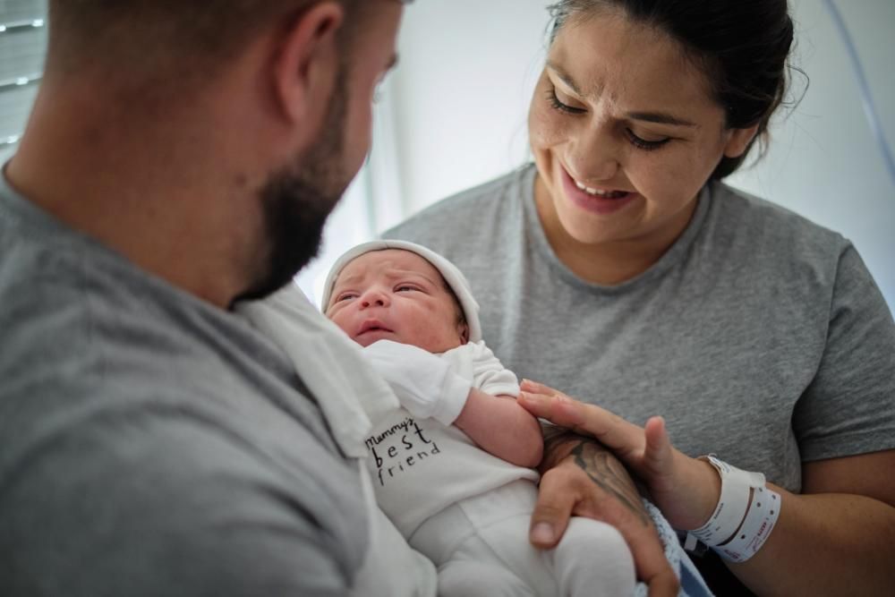 Pedro, el primer niño nacido en 2020 en Tenerife