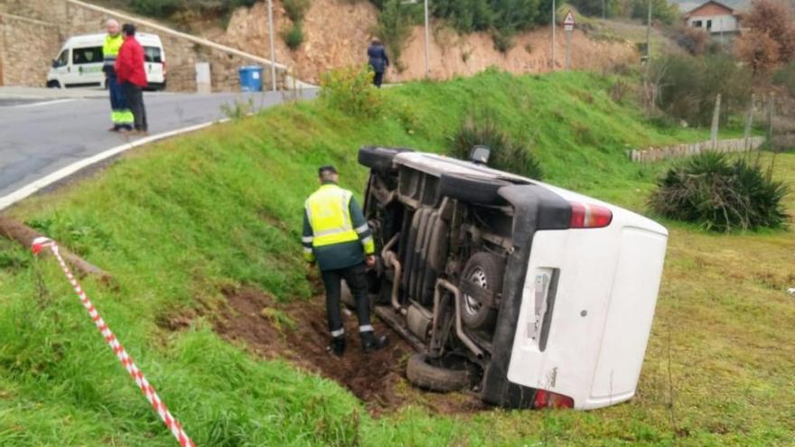 La furgoneta de pan tras el vuelco