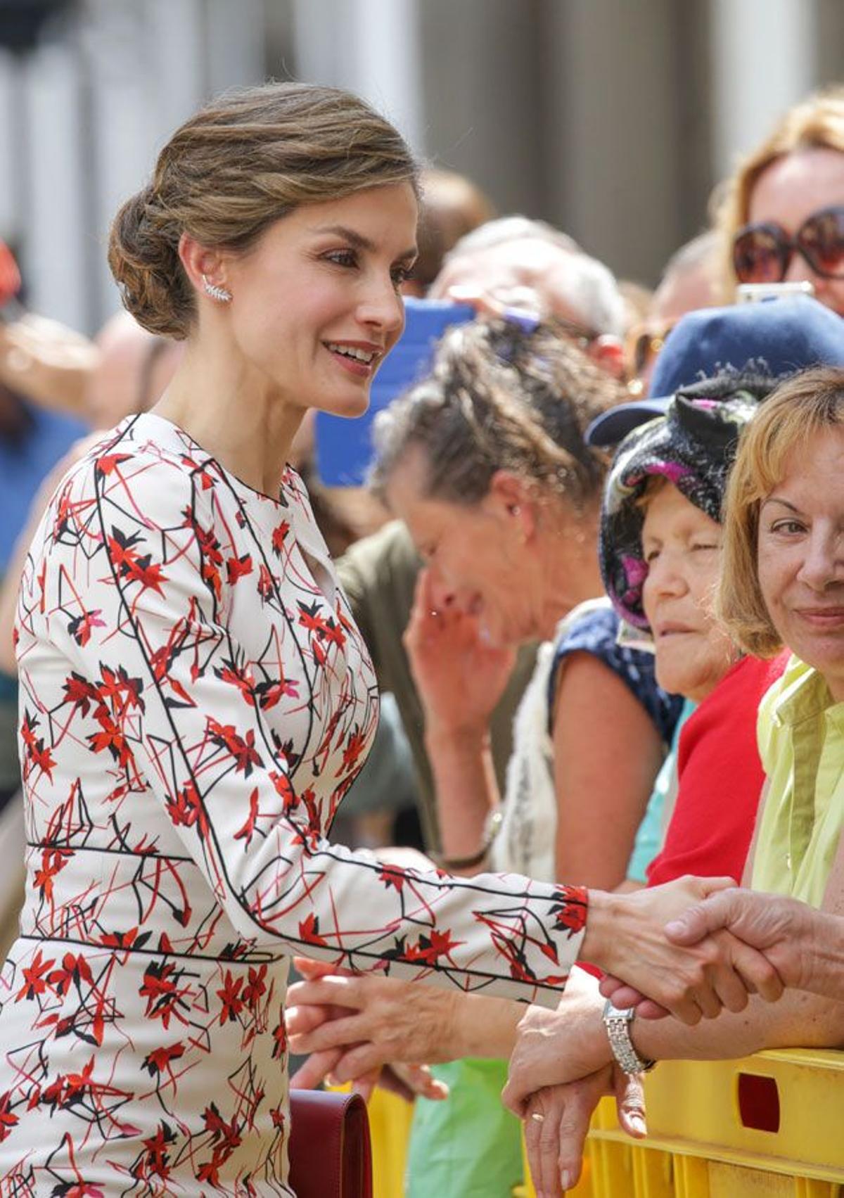 Letizia Ortiz con vestido estampado de Carolina Herrera