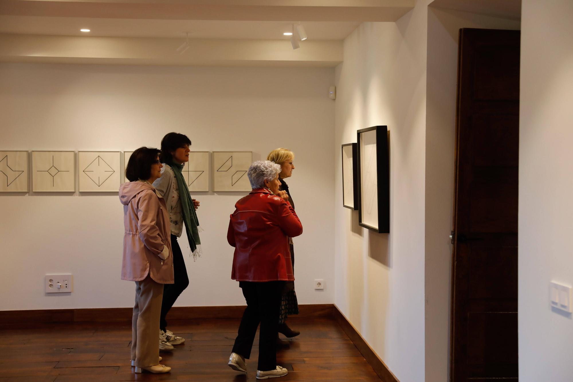 Inauguración de la exposición de la artista visual portuguesa Joana Vasconcelos en la Central Artística de Bueño.