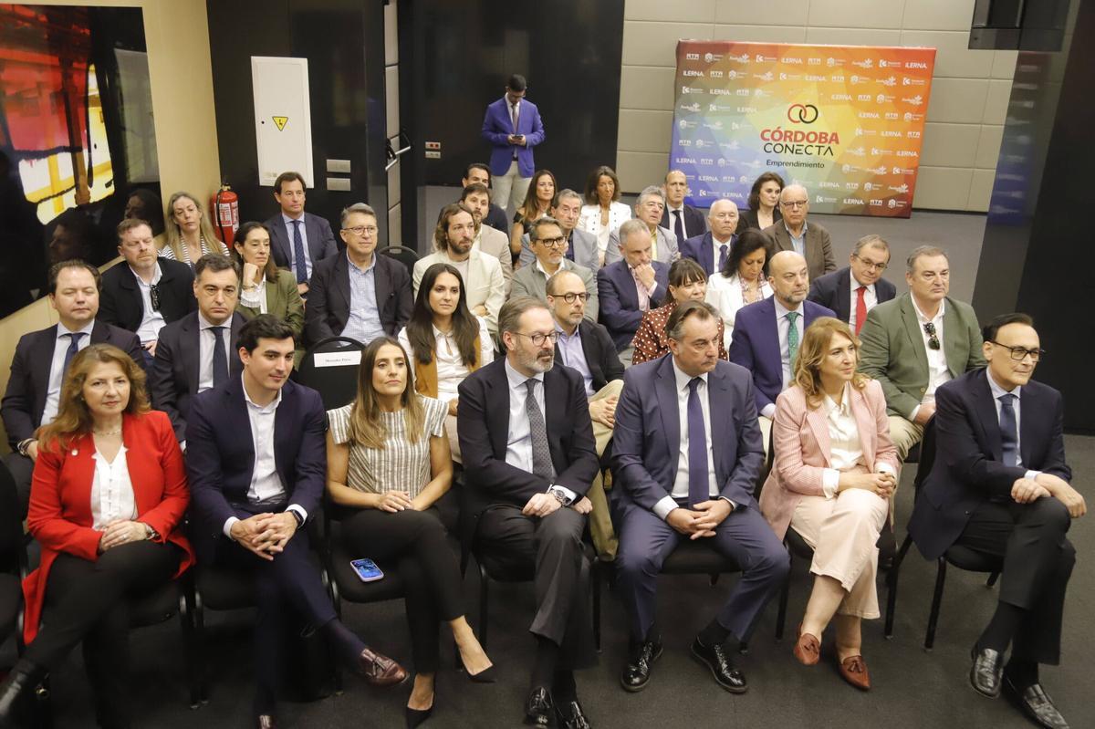 A.J.González Córdoba Foro Conecta Hotel Eurostars Palace (sala Manolete), acto sobre el Día del Emprendimiento Los integrantes definitivos serán: Paco Morales, chef de Restaurante Noor Esther Capitán, presidenta de AJE Córdoba Pablo López, CEO y cofundador de la marca de moda masculina Silbon Clara Fernández Muñoz, empresaria y farmacéutica