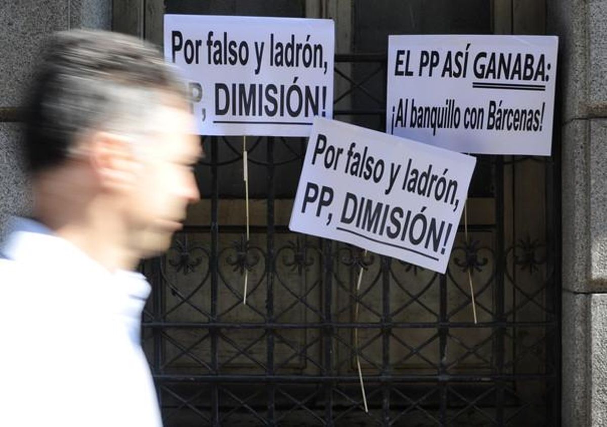 Alguns dels missatges que s’han penjat als voltants de l’Audiència.