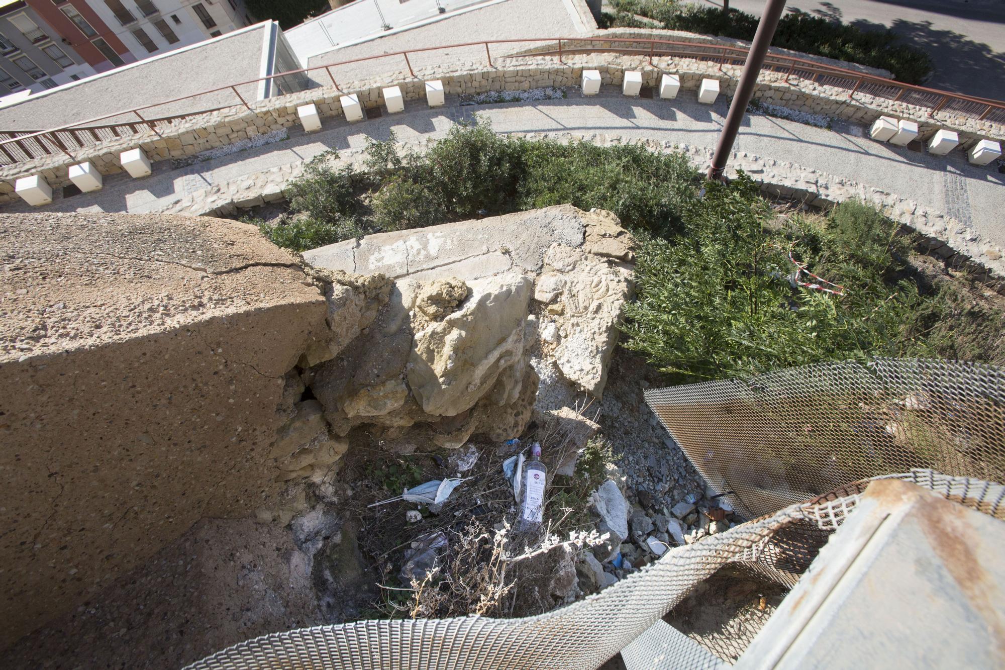 Restos de basura, pintadas, grietas... Esta es la imagen que da el Castillo de Santa Bárbara