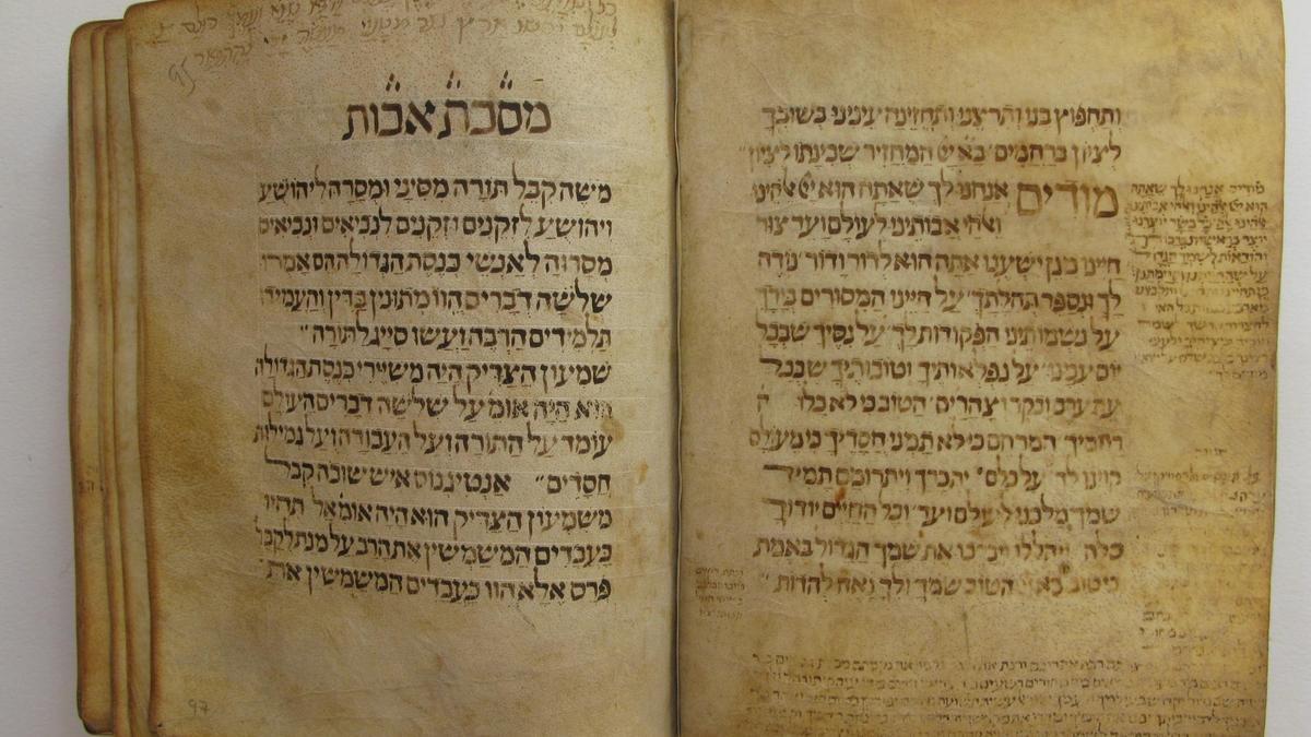 Libro litúrgico hebreo que se conserva en la Biblioteca Capitular de La Seo.