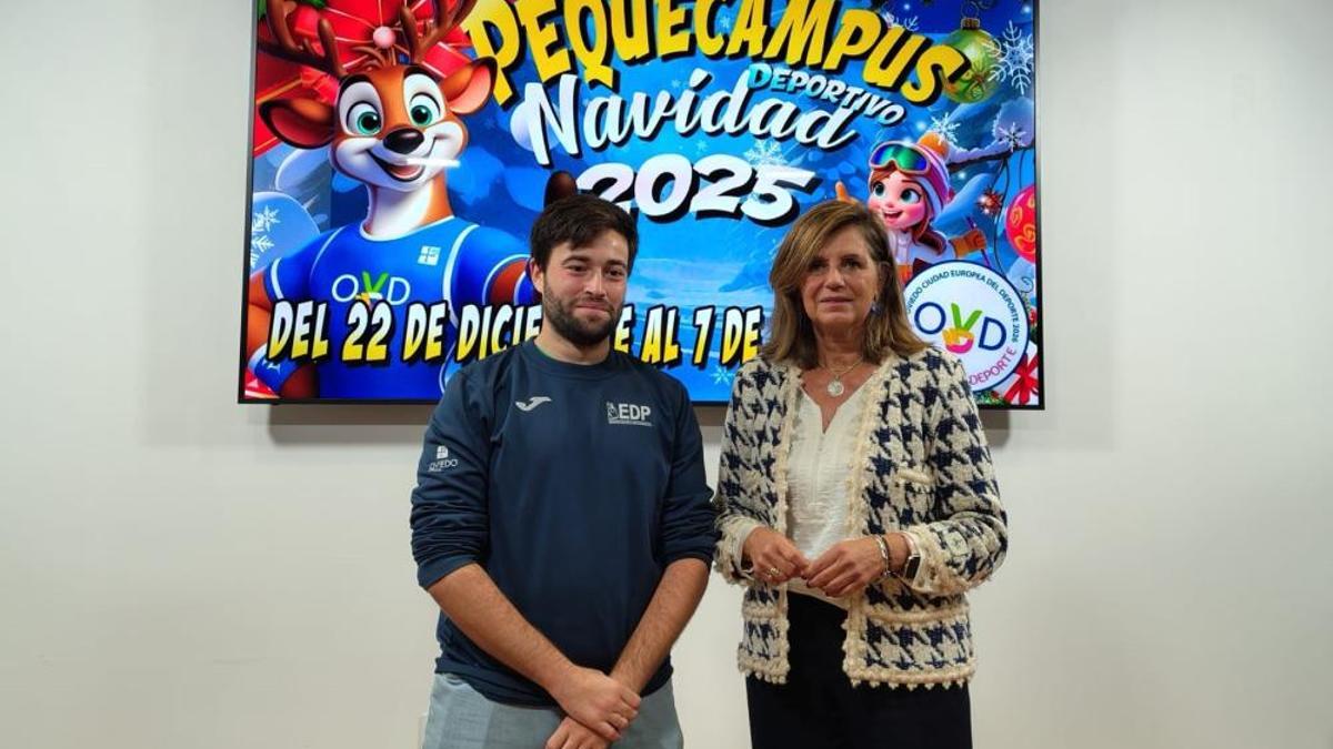 Víctor González y Conchita Méndez durante la presentacion del Pequecampus.