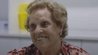 La conversa viral entre una metgessa i una pacient de 96 anys a Balsareny: "Menjo xocolata, cada dia una presa"